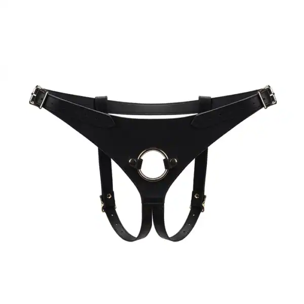 Arnés Strap On Collection Dark Secret de cuero negro, ajustable en la cintura y los muslos. Anilla de 3,8 cm para dildos, plugs o vibradores. Metal dorado, cuero vacuno auténtico, diseño lujoso.