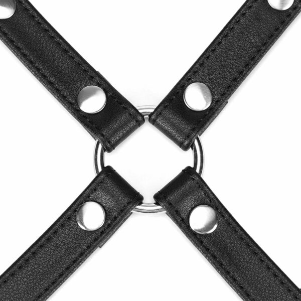 Hogtie aus schwarzem Leder mit silbernen Metallclips aus der Black Bond Kollektion für totale Unterwerfung. Langlebiges und effektives BDSM-Accessoire, das aus recycelten Materialien hergestellt wurde.