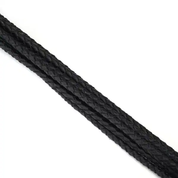 Látigo de nueve colas de cuero negro trenzado con púas de cuero. Ligero y práctico accesorio BDSM con agarre firme y discreto lazo de suspensión.