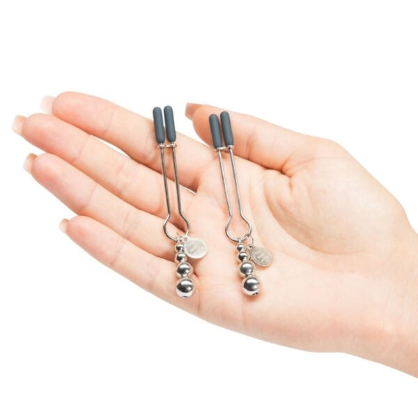 BRIGADE MONDAINE - Pinzas para pezones Pinzas ajustables para pezones de metal plateado sin níquel con puntas de silicona y cadena lastrada