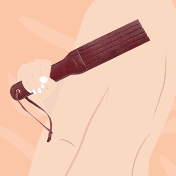 Packshot of the Paddle Double Face with bangs in Wine Red Leather Balanced and easy to handle