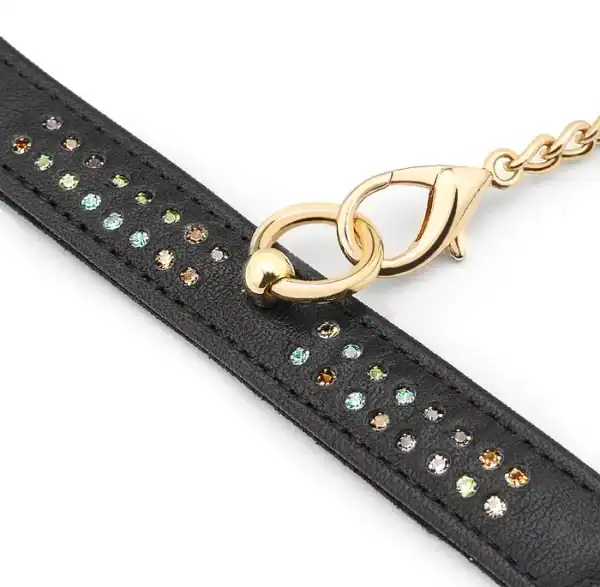 Menottes de Poignets en Cuir Véritable de Vache Orné de Cristaux Multicolore Discrets avec Attaches O et Chaîne en Métal Doré