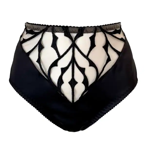 VIDE NOIR - Dogma high-waisted panties High-waisted briefs in embroidered nude tulle with black vegan satin panels. V-shaped back with hook-and-eye closure. Sculptural, elegant vegan piece.