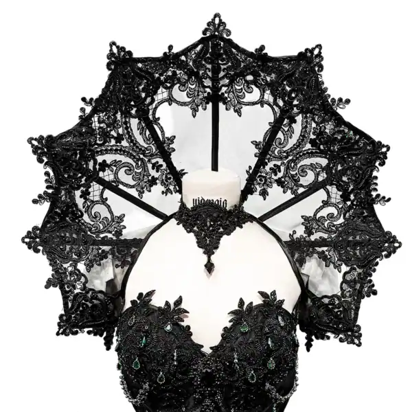 VIDE NOIR - Collier Vampire Elizabeth Collier noir rigide en maille avec broderies baroques et baleines métalliques, style gothique et sculptural.