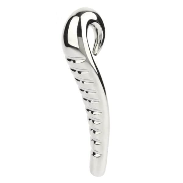 Dildo Devil’s en acier inoxydable de la marque Agent, accessoire de plaisir ergonomique avec reliefs sculptés, conçu pour une stimulation intense et précise. Produit élégant de la collection Mr. Steel chez Brigade Mondaine.