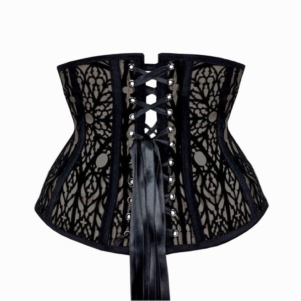 Ceinture Cathédrale VIDE NOIR Brigade Mondaine Paris Ceinture Cathédrale VIDE NOIR proposée par Brigade Mondaine Paris, ceinture taille haute noire en tulle transparent brodé de motifs graphiques inspirés des vitraux, lignes verticales marquées et finitions nettes.