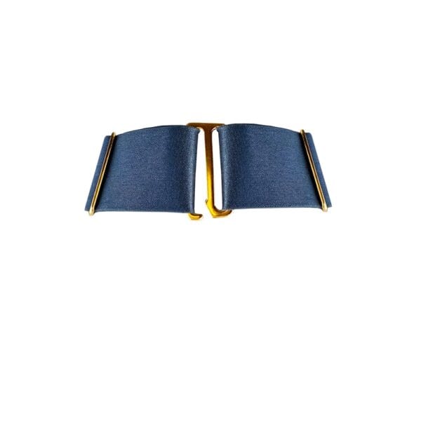 BORDELLE Melusina – Halskette in Denimblau Die Halskette Melusina aus der Kollektion Signature ist ein auffälliges Schmuckstück, das als Halsschmuck mit markantem Design konzipiert wurde.
