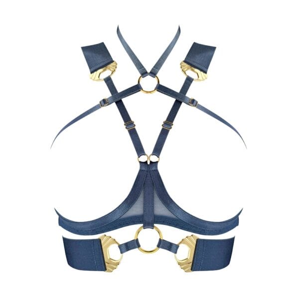 Ce modèle en édition saisonnière est décliné dans une teinte inédite : un bleu denim intense, contrasté par des finitions dorées à l’or 24 carats. L’anneau central et les multiples attaches métalliques renforcent la dimension bijou de cette création.