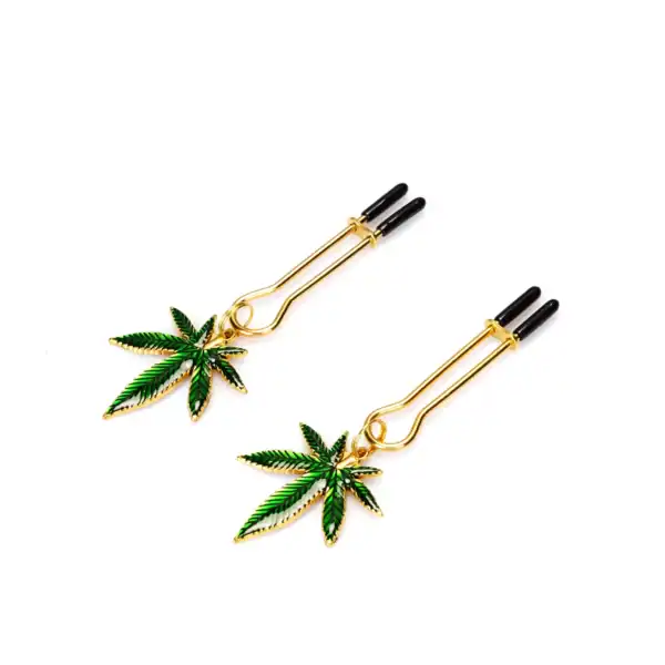 Pinzas para pezones doradas en forma de U con colgantes de hojas de cannabis esmaltadas y puntas negras