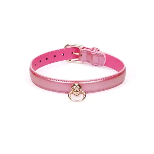 Set Collier Lustre Rosa en cuir rose brillant avec collier ajustable, chaîne métallique dorée et poignée assortie, présenté sur fond blanc en vue produit