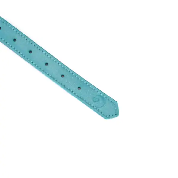 Маска LIEBE SEELE blue lambskin mask из светлой кожи ягненка на подкладке синего цвета с регулируемым ремешком и металлической отделкой, представлена на белом фоне в виде товара