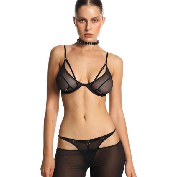 Black ANOESES choker worn around the neck of a female model, featuring aligned metal rings and an adjustable structure, high-end fetish aesthetic Brigade Mondaine Paris.
