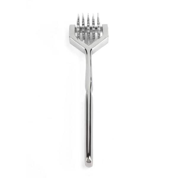 Ролик Wartenberg из блестящей нержавеющей стали с зубчатыми колесами, медицинский дизайн в новом свете, представленный Brigade Mondaine Paris на светлом фоне.