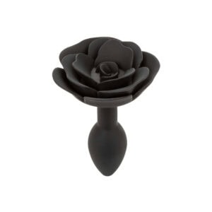 Plug anal noir en silicone mat, tête sculptée en forme de rose avec base évasée, présenté par Brigade Mondaine Paris.