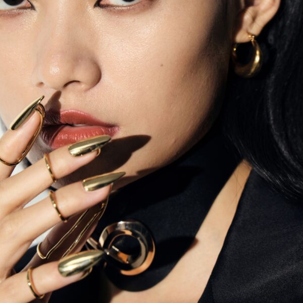 Women's accessories, gold jewelry, luxury fashion, sophisticated style, Brigade Mondaine, trendy jewelry.