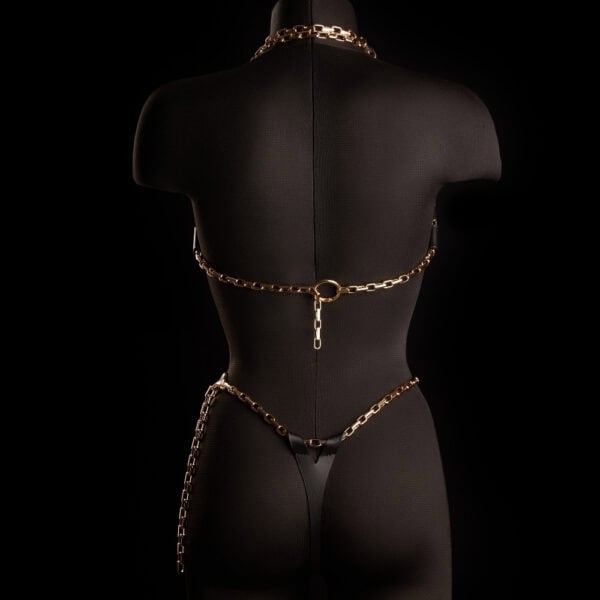 ARIA IINFYNII Cage-BH - Brigade Mondaine Paris Cage-BH ARIA IINFYNII schwarz mit grafischer Struktur und Metallketten über Mesh-Top getragen, Designer-Lingerie-Stück bei Brigade Mondaine Paris