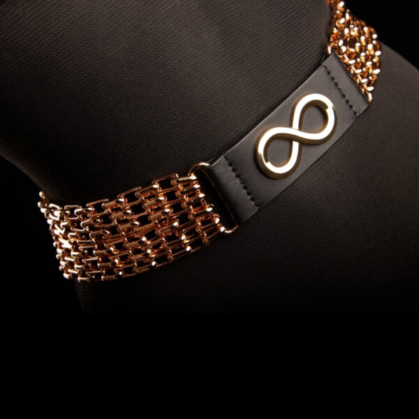 The ARIA jewel belt from IINFYNII is a piece of tension and contrast. The interplay of matte material and metallic chains creates a clean, graphic line, designed to emphasize the waist with authority. Halfway between accessory and jewel, it structures the silhouette and adds an almost ceremonial dimension to the look. Worn alone or layered, ARIA asserts a radical, precise and uncompromising visual language.