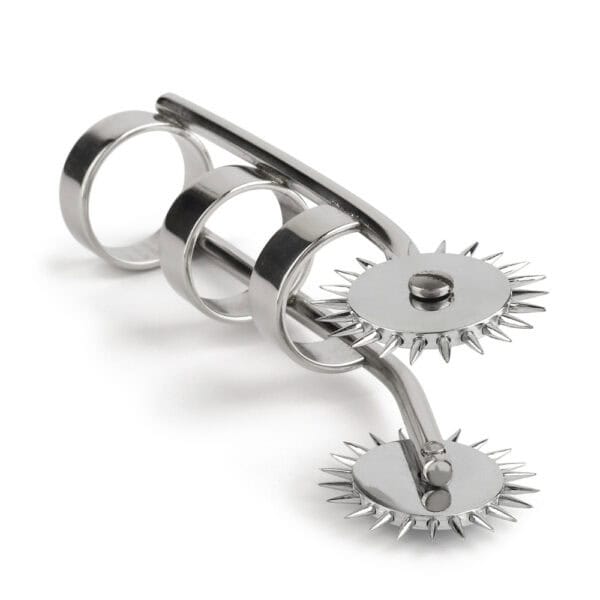 Маховик Wartenberg из полированной стали с двумя зубчатыми колесами и стопорными кольцами, представленный на белом фоне в минималистском, профессиональном стиле.