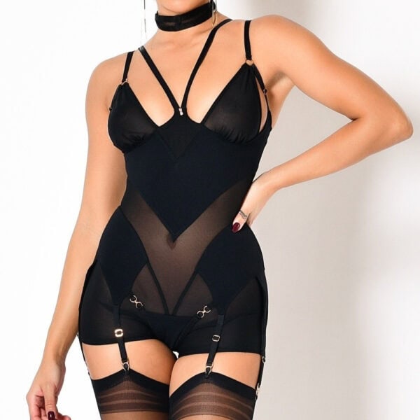 Combishort Billie CATANZARO Brigade Mondaine Paris Combishort Billie noir en résille CATANZARO présenté chez Brigade Mondaine Paris, coupe près du corps, jeux de transparence, bretelles fines et attaches ajustables.