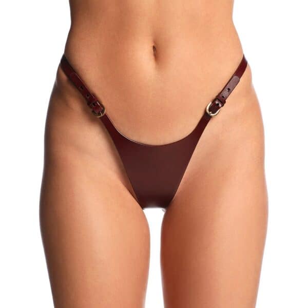 String en cuir bordeaux ANOESES avec sangles réglables et anneaux métalliques, porté par un mannequin sur fond blanc, vue de face.