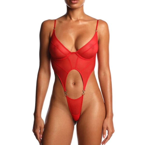 ANOESES Body aus rotem Mesh mit zentralen Aussparungen und Metalldetails, getragen von einem Model vor einem weißen Hintergrund.