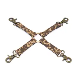 Hogtie vegan Café LIEBE SEELE avec sangles texturées brun moucheté, anneaux et mousquetons métalliques, présenté à plat sur fond blanc, vue produit détaillée
