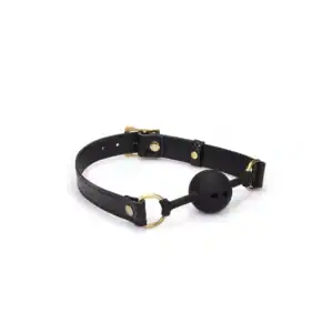 Gag boule en cuir embossé croco noir LIEBE SEELE avec boule en silicone noire et bouclerie dorée, présenté sur fond blanc