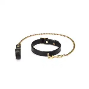 Collier laisse en cuir embossé croco noir LIEBE SEELE avec chaîne dorée et mousqueton, présenté sur fond blanc