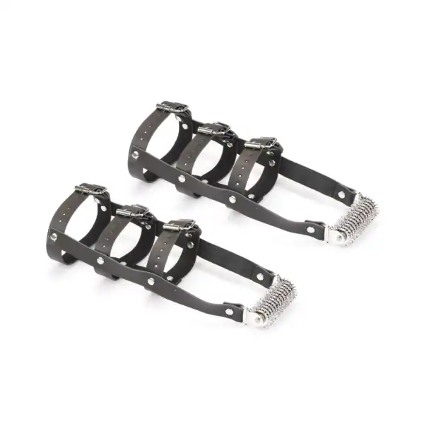 Harnais de chevilles en cuir noir LIEBE SEELE avec sangles réglables, boucles métalliques et roulette intégrée, présenté sur fond blanc, vue produit détaillée