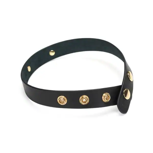 Collar LIEBE SEELE de cuero negro con Bitch en letras doradas y botones de presión ajustables, presentado sobre fondo blanco