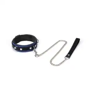 Collier laisse Denim LIEBE SEELE en cuir noir et bleu avec chaîne métallique et poignée assortie, présenté à plat sur fond blanc, vue produit détaillée