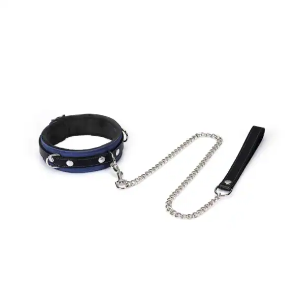 Collier laisse Denim LIEBE SEELE en cuir noir et bleu avec chaîne métallique et poignée assortie, présenté à plat sur fond blanc, vue produit détaillée