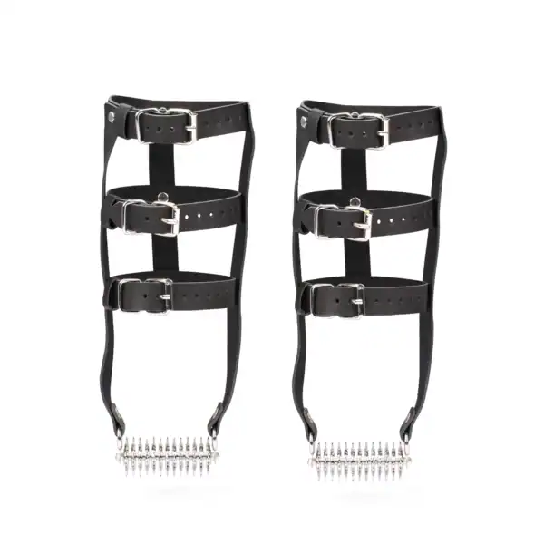 Harnais de chevilles en cuir noir LIEBE SEELE avec sangles réglables, boucles métalliques et roulette intégrée, présenté sur fond blanc, vue produit détaillée