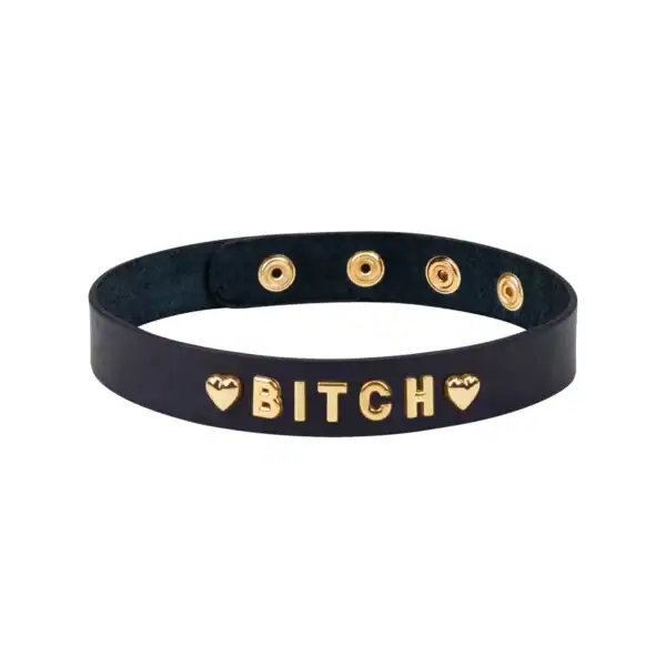 Collar LIEBE SEELE de cuero negro con Bitch en letras doradas y botones de presión ajustables, presentado sobre fondo blanco