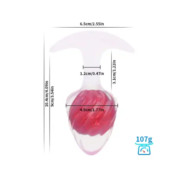Plug en silicone rouge LIEBE SEELE avec surface spiralée et base transparente évasée, tenu en main sur fond blanc, vue produit détaillée