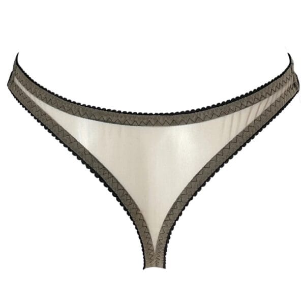 Culotte Aspidis VIDE NOIR Brigade Mondaine Paris Culotte Aspidis VIDE NOIR présentée chez Brigade Mondaine Paris, mesh nude brodé de motifs noirs serpentins, coupe classique avec finitions fines, photographiée en studio.