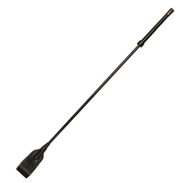 Látigo BDSM de cuero negro con vástago delgado y punta suave, un accesorio elegante y minimalista fotografiado sobre un fondo claro.
