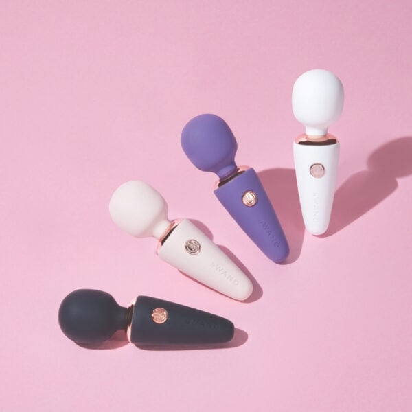 WAND mini, compact stimulator | Brigade Mondaine Paris WAND mini massage with rounded design and soft finish, presented in a compact version, offered by Brigade Mondaine Paris. Electric Sextoys