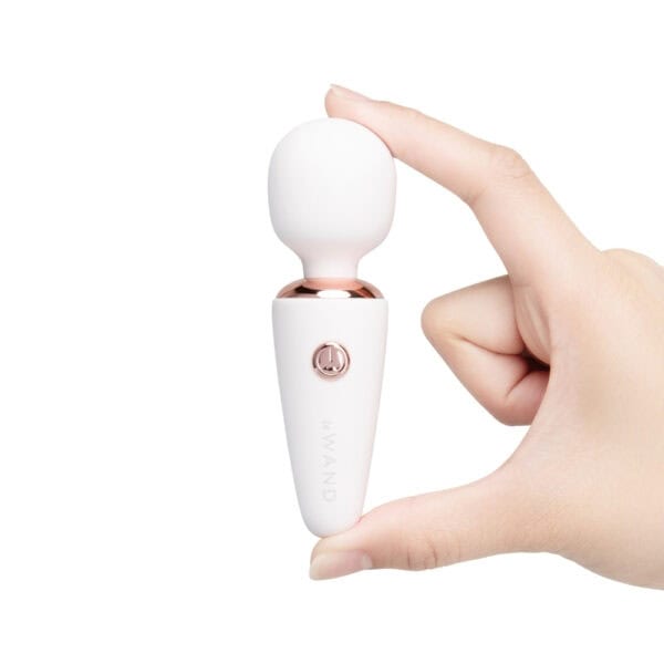 WAND mini, compact stimulator | Brigade Mondaine Paris WAND mini massage with rounded design and soft finish, presented in a compact version, offered by Brigade Mondaine Paris. Electric Sextoys