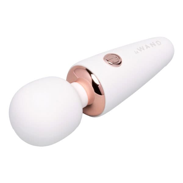 WAND mini, compact stimulator | Brigade Mondaine Paris WAND mini massage with rounded design and soft finish, presented in a compact version, offered by Brigade Mondaine Paris. Electric Sextoys