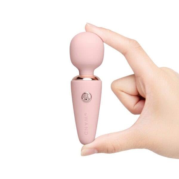 WAND mini, compact stimulator | Brigade Mondaine Paris WAND mini massage with rounded design and soft finish, presented in a compact version, offered by Brigade Mondaine Paris. Electric Sextoys