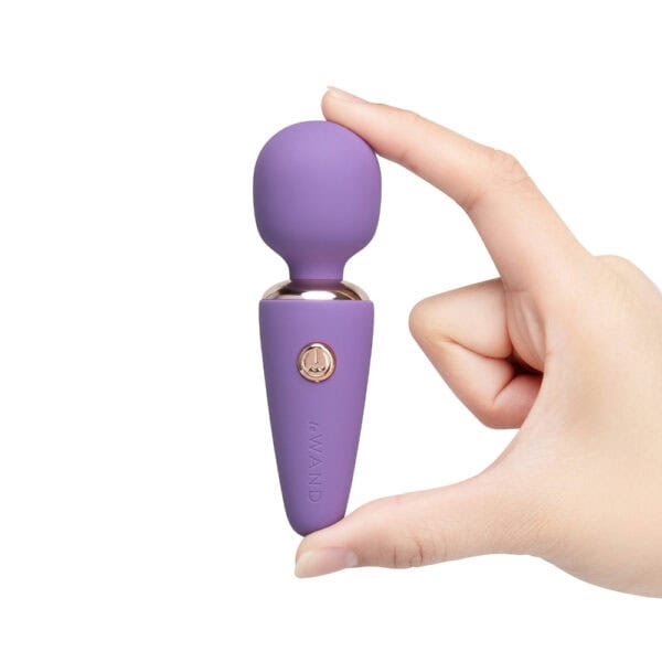 WAND mini, compact stimulator | Brigade Mondaine Paris WAND mini massage with rounded design and soft finish, presented in a compact version, offered by Brigade Mondaine Paris. Electric Sextoys