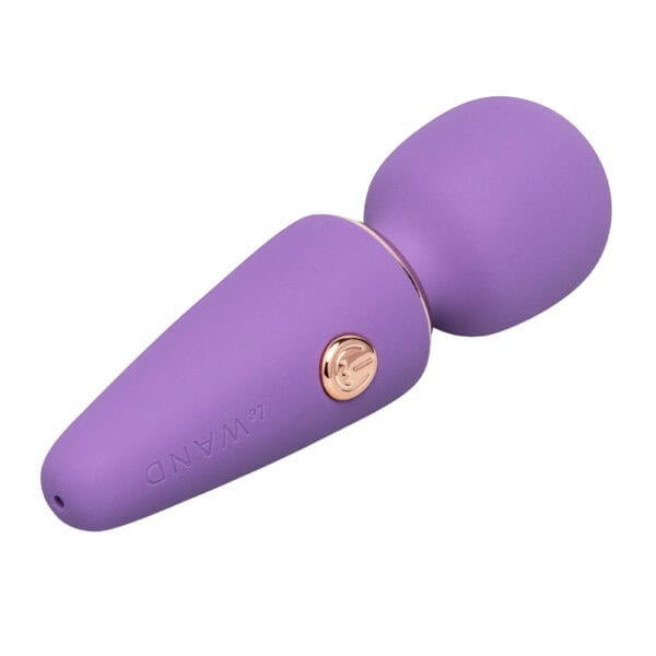 WAND mini, compact stimulator | Brigade Mondaine Paris WAND mini massage with rounded design and soft finish, presented in a compact version, offered by Brigade Mondaine Paris. Electric Sextoys