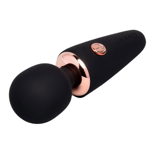 WAND mini, compact stimulator | Brigade Mondaine Paris Mini massage wand with rounded design and soft finish, presented in a compact version, offered by Brigade Mondaine Paris. Electric Sextoys