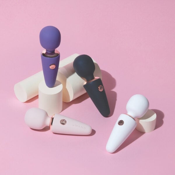 WAND mini, compact stimulator | Brigade Mondaine Paris WAND mini massage with rounded design and soft finish, presented in a compact version, offered by Brigade Mondaine Paris. Electric Sextoys