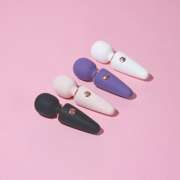 WAND mini, compact stimulator | Brigade Mondaine Paris WAND mini massage with rounded design and soft finish, presented in a compact version, offered by Brigade Mondaine Paris. Electric Sextoys