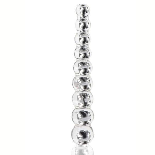 Dildo aus durchsichtigem Glas, bestehend aus aneinandergereihten Kugelformen, vertikal präsentiert auf weißem Hintergrund, mit einer glatten, glänzenden Oberfläche.