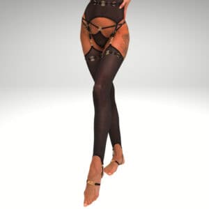 Leggings QRUCIFIX de malla negra con arnés integrado, tirantes ajustables y detalles metálicos dorados, llevados sobre un fondo claro y presentados por Brigade Mondaine Paris.