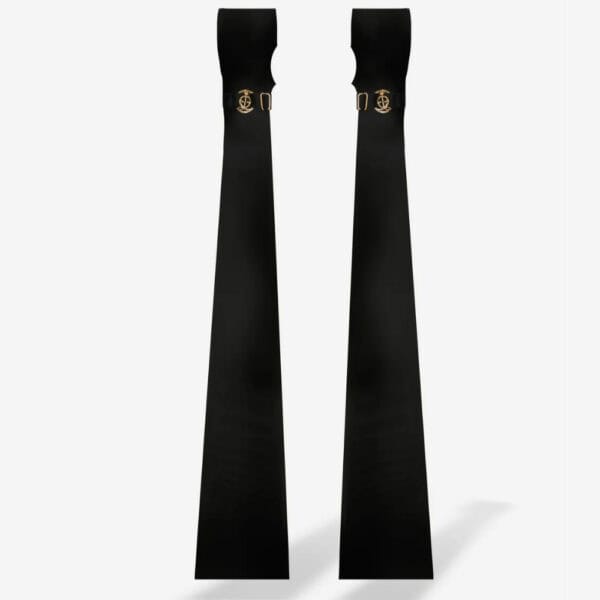 Mangas largas negras con detalle dorado QRUCIFIX - Brigade Mondaine Paris Par de puños largos QRUCIFIX negros con acabado metálico dorado y líneas limpias, presentados sobre fondo blanco por Brigade Mondaine Paris.