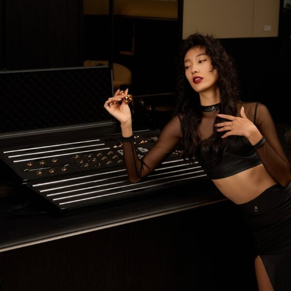 UPKO модульный футляр для BDSM аксессуаров из металла с золотым покрытием - Brigade Mondaine Paris UPKO модульный открытый кейс с BDSM аксессуарами из металла с золотой отделкой Brigade Mondaine Paris